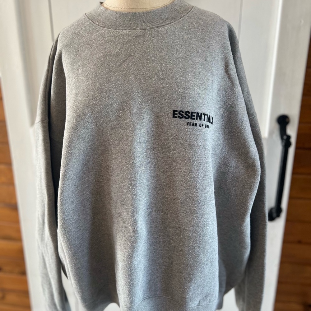Fear of God Essentials crew neck gray